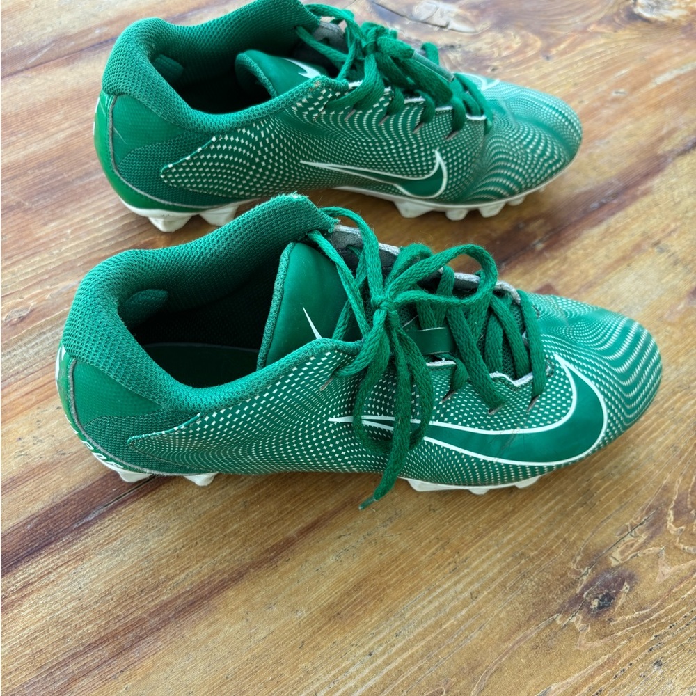 Nike boys Green Vapor Soccer Cleats